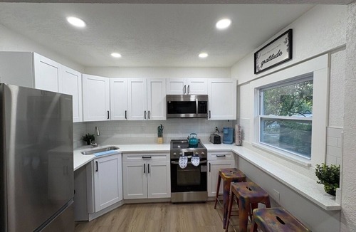 Historic Uptown Apartment | 5th Ave Downtown Zen