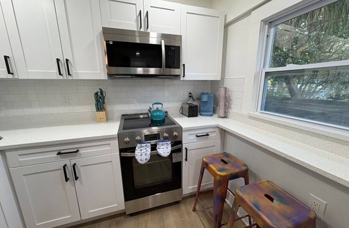 Historic Uptown Apartment | 5th Ave Downtown Zen