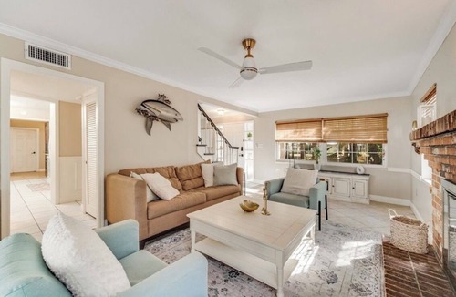 June Park House | 6 Bedroom Pool property. Pet Friendly