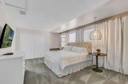 Bay Lake House | 6 Bedrooms 6 Bathrooms Storey Lake home
