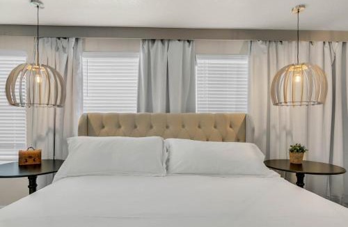 Bay Lake House | 6 Bedrooms 6 Bathrooms Storey Lake home