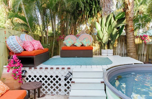 Old Northwood House | 6 BR Old Florida Estate: Sauna, Pool, Fire Pit, walk to Northwood Village