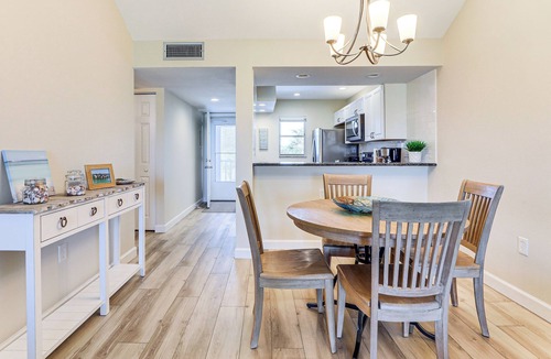 Plantation Condo | 6 Mi to Caspersen Beach! Country Club Condo
