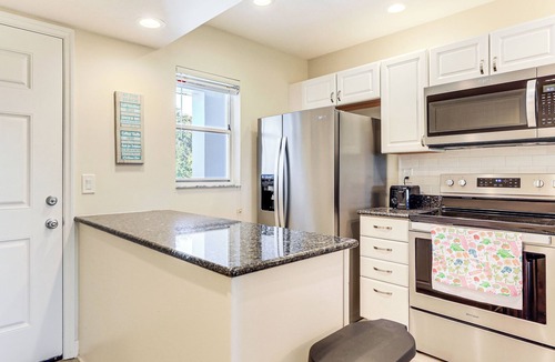 Plantation Condo | 6 Mi to Caspersen Beach! Country Club Condo