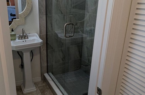 Siesta Key Hotel | #6-Studio Suite-King Size Bed, All is in Walking Distance, Heated Pool, Kitchen