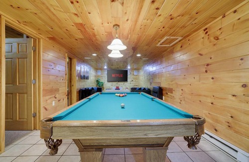 Hickory Hills House | 6BR Cabin w Fire Pit Game Room & Basketball