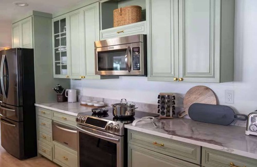 Anona House | 6BR Clearwater Villa: Heated Pool, Gym, Sauna, Pickleball Court, Sleeps 20