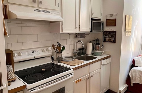 Upper West Side Apartment | 7-Bed: Upper West Side Near Central Park & Museums, Ideal for Groups & Families