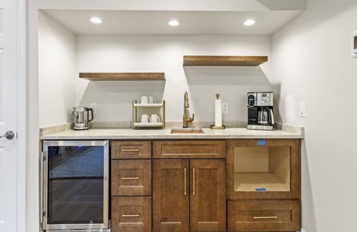 Admiral Estates House | 7 Bedroom, 4 Full Baths, and Two Blocks to Beach