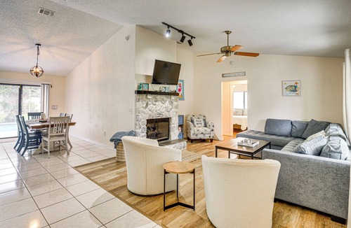 Port Orange Cottage | 7 Mi to Beach! Poolside Oasis in Port Orange