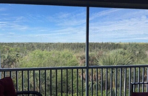 Tropical Cove Condo | 7 Palms at Lexington CC Golf Village