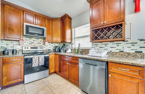 Eagle Pointe South House | 8 Mi to Disney Parks: Poolside Paradise!