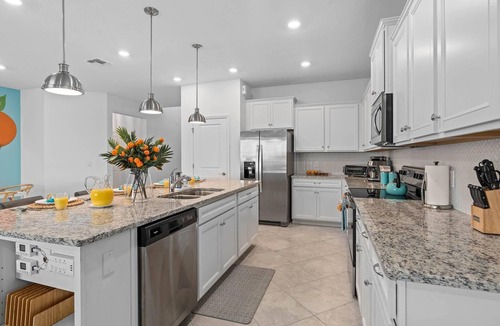 Davenport House | 8BR Retreat | Sleep 20 | Theater | Huge Pool & Spa