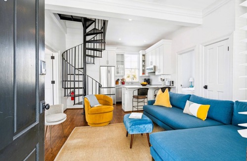 Cannonborough Elliotborough House | 8C at Saint Philip Square, One Block to King, Bright Enchanting Top Floor Apt