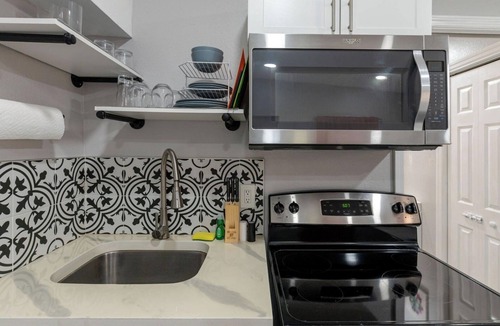 St. Petersburg - Clearwater Apartment | 9 Units Shared Courtyard Sleeps 26