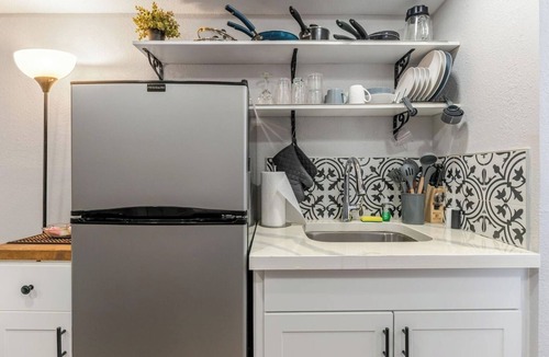 St. Petersburg - Clearwater Apartment | 9 Units Shared Courtyard Sleeps 26