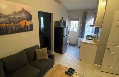 Melbourne Apartment | A sleek, fully equipped apartment offering the perfect blend of work & leisure.