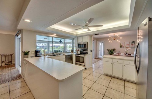 Caloosahatchee Villa | A spacious 3-bedroom retreat in sunny Cape Coral.