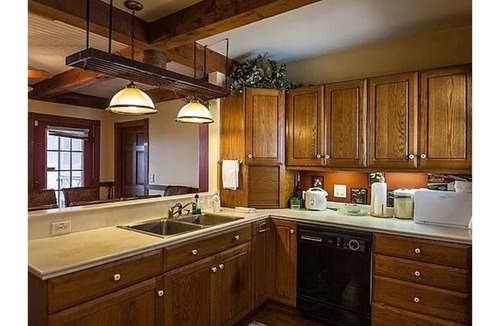 Winter Haven House | A spacious gem w/private lake front access, boating, restaurants, bars and more!