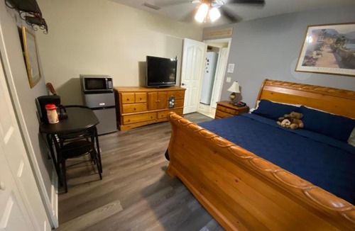 Port Saint Lucie House | A Treasure Coast Gem- Private entrance and private bathroom