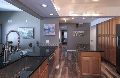 West Bradenton House | A Wave From It All | Heated Pool | Family-Friendly | Near Anna Maria Island l, Dog Friendly*(See Note)