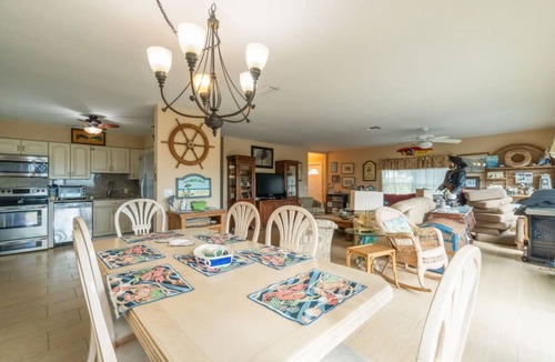 Ambersand Beach House | A1A Beach Stay w/King Beds