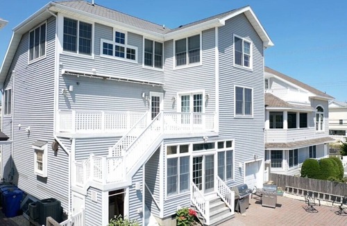 Dover Beaches North House | Abundance, brilliance & charm in this 5 bd 3 ba beauty in Lavallette w/WiFi, AC