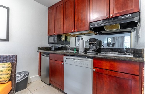 Ruskin Hotel | Accessible Ground Floor Little Harbor Room | 2 Queen Beds | Kitchenette | Resort Access | Sleeps 4