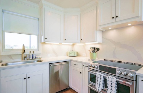 Ocean Point House | Across the Street From Quiet Beach; Community Pool w/Cabana; Dog-Friendly; Fabulous Outdoor Areas!