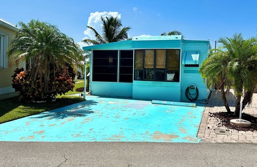 Nettles Island House | Adorable 1 Bedroom 1 Bath Beach Bungalow just steps from the ocean! Fully equipped open kitchen.