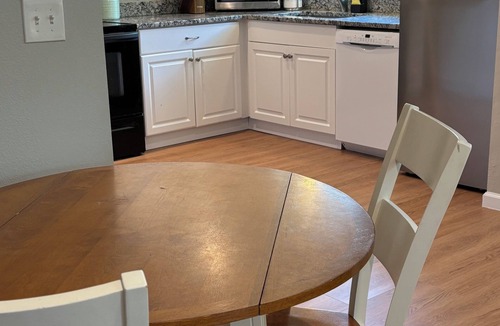 Port Malabar Cottage | Adorable 2 bed, 2 bath guest house, pet friendly