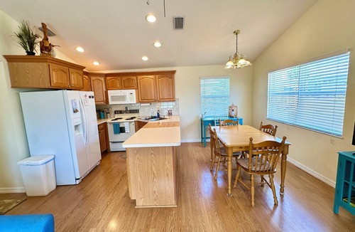 Nettles Island House | adorable 2 bedroom 1 bath beach house