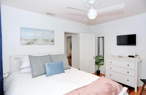 Thunderbolt House | Adorable Bungalow Near City Marina & Tybee Beach