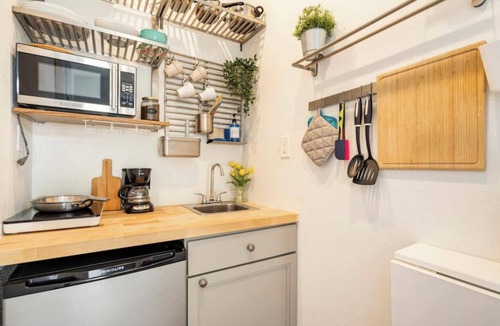 United Central House | Adorable Pair - 2 private modern studios