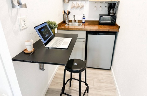 United Central House | Adorable Pair - 2 private modern studios