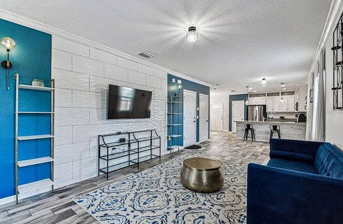 East Tampa House | Ahava { }The Prestigious Peacock{ } "The Heights"
