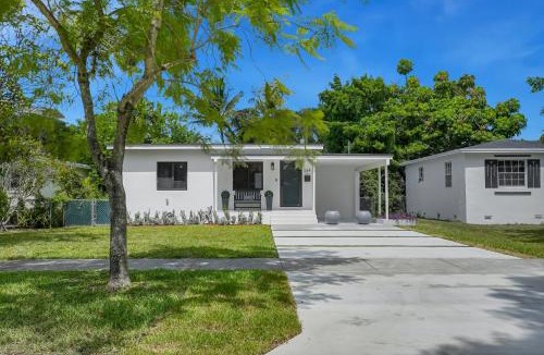 Miami Springs House | Airport Casita