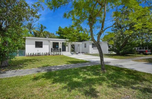 Miami Springs House | Airport Casita