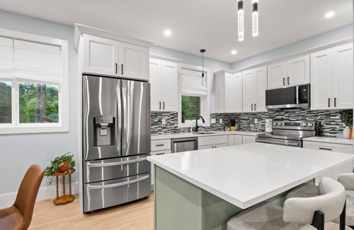 Oakley House | Airy & Stylish New Build, 4 Bedrooms, 3.5 Bathrooms, Central to all of Asheville