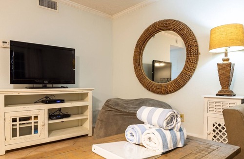 Holmes Beach Condo | Alamanda Villas 2 Beach Side Condo With Heated Pool