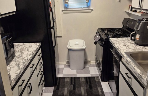 Woodberry Condo | Alexa Smart 2br/1ba near JHU Lighhtrail, Hampden, Baltimore Zoo and 695