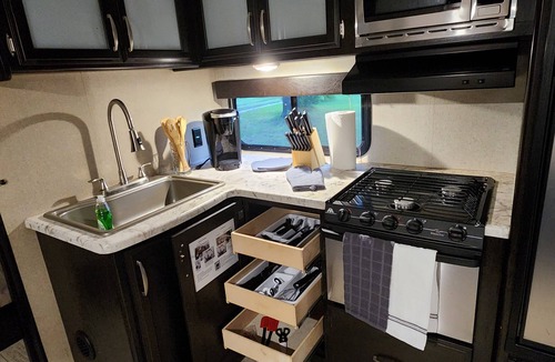 Knights Community Club House | Aljurelandia Cozy RV in Tranquil Plant City with AC, Private property