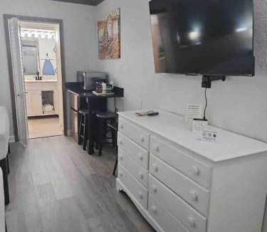 Whitfield Apartment | ALL BRAND-NEW Waterfront-Pool, Tiki Bar, Gym