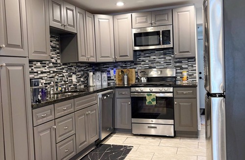 Mantua House | Amazing 2BdRoom Townhome & Free Street Prkng in the University Section of Philly