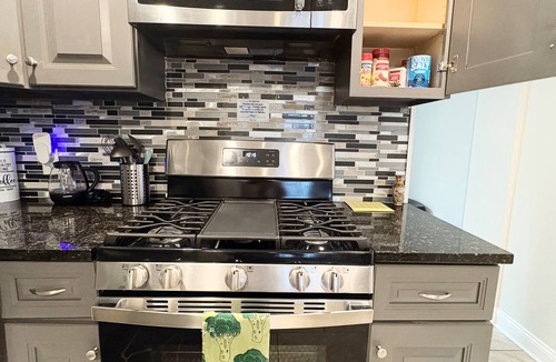 Mantua House | Amazing 2BdRoom Townhome & Free Street Prkng in the University Section of Philly