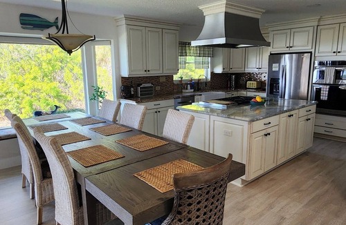 Jensen Beach House | Amazing 5 Bedroom, 3-bathroom Beach house. Bring the whole family and friends.
