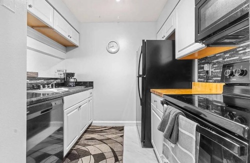 Bearss Plaza Apartment | Amazing Pet-Friendly Condo with Pool Near Busch Gardens