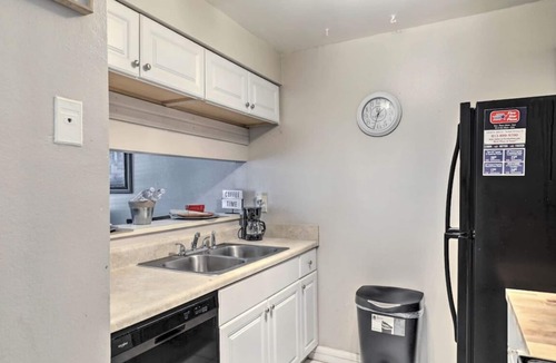 Bearss Plaza Condo | Amazing Pet-Friendly Condo with Pool Near Busch Gardens