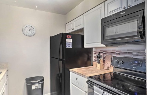 Bearss Plaza Condo | Amazing Pet-Friendly Condo with Pool Near Busch Gardens