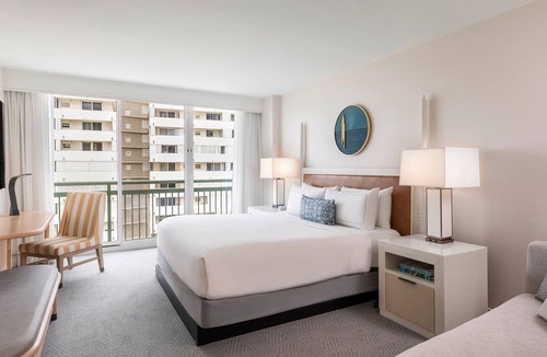 Singer Island Hotel | Amazing Views w/Balcony | Onsite Pool & Dining